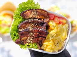 Braised pork rice bento